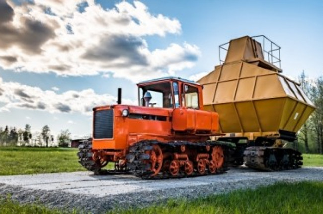P108-Tracked tractor for peat